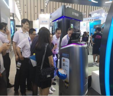 蘇寧移動售貨機器人 當“看臉”成為商業新玩法
